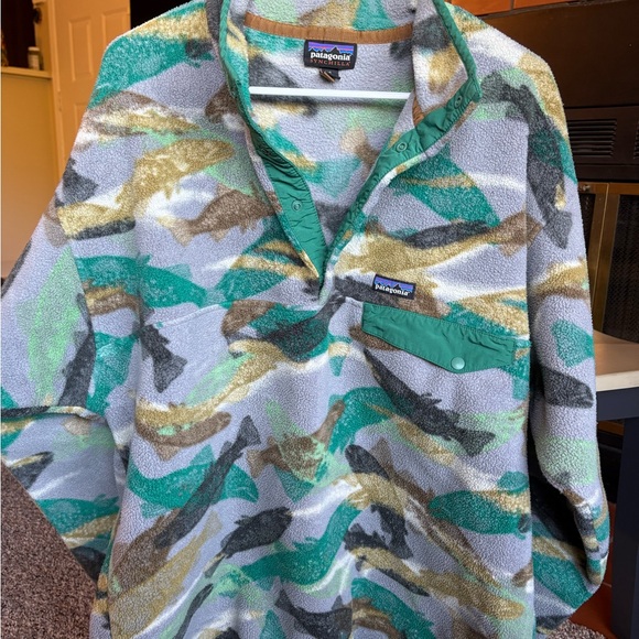 Patagonia Men's Green and Gray Fish Patterned Jacket - Picture 4 of 5